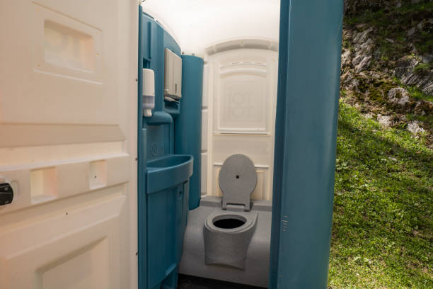 Best Portable restroom trailer rental  in Edwards, MS